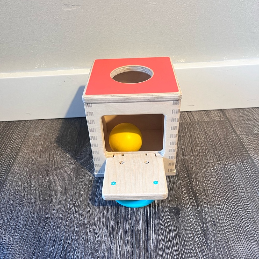 BABY: LOVEVERY Hide & Find Drop Box